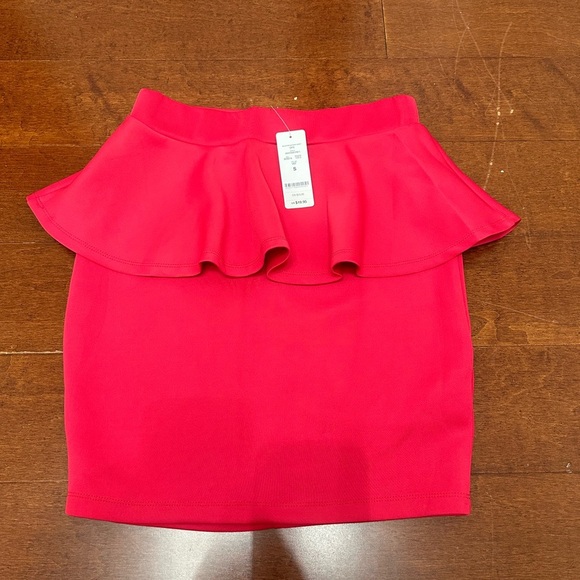 2BBebe fuchsia Pink Skirt with Ruffle Size S NWT - Picture 1 of 3
